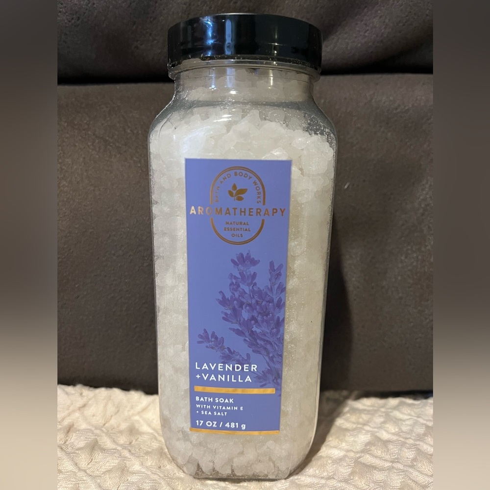 BATH AND BODY WORKS AROMATHERAPY LAVENDER +VANILLA